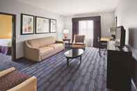 Common Space La Quinta Inn & Suites by Wyndham Hinesville - Fort Stewart