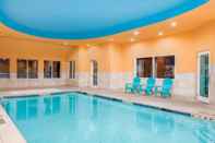 Swimming Pool La Quinta Inn & Suites by Wyndham Hinesville - Fort Stewart