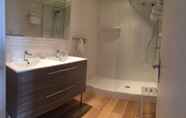 In-room Bathroom 4 Logis Hotel et Restaurant Le Galion Canet Plage