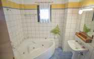 In-room Bathroom 6 Pilio Sea Horizon hotel