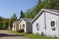 Exterior Fundy Rocks Motel and Chocolate River Cottages