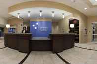 Lobby Holiday Inn Express & Suites Chatham South, an IHG Hotel