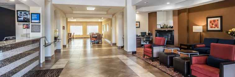 Lobby Comfort Inn & Suites near Bethel College