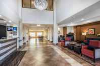 Lobby Comfort Inn & Suites near Bethel College