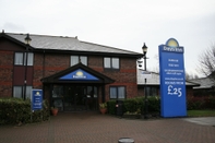 Exterior Days Inn by Wyndham Durham