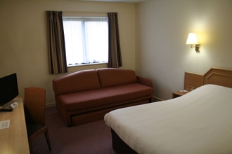 Bedroom 4 Days Inn by Wyndham Durham