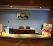 Lobby 2 Days Inn by Wyndham Durham