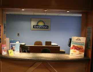 Lobi 2 Days Inn by Wyndham Durham