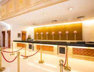 Lobi 2 Golden Crown China Hotel