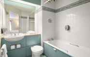 In-room Bathroom 7 Days Inn by Wyndham Lockerbie Annandale Water