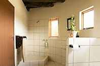 Toilet Kamar Yekelela Play & Guest Farm