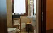 Toilet Kamar 6 Albergo Renata