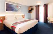 Bedroom 2 Travelodge Stafford Central