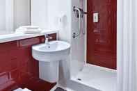 In-room Bathroom Travelodge Stafford Central