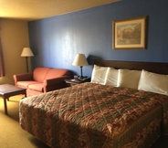 Bedroom 5 Econo Lodge Inn & Suites