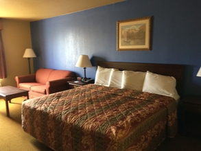 Bedroom 4 Econo Lodge Inn & Suites