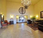 Lobby 4 Econo Lodge Inn & Suites