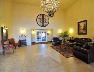 Lobby 2 Econo Lodge Inn & Suites