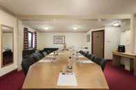 Functional Hall Days Inn by Wyndham Tewkesbury Strensham