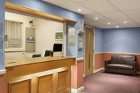 Lobby Days Inn by Wyndham Tewkesbury Strensham