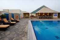 Swimming Pool TIME Grand Plaza Hotel, Dubai Airport