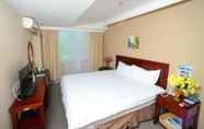 Bedroom 7 GreenTreeInn BeiJingYiZhuang WanYuanRd MetroStation Hotel