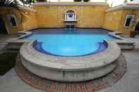 Swimming Pool Villa Colonial