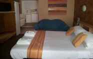 Kamar Tidur 4 Hilldrop Motor Inn