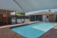 Swimming Pool Cadman Motor Inn & Apartments
