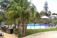 Swimming Pool Koala Tree Motel