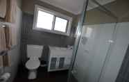 Toilet Kamar 2 Econo Lodge Moree Spa Motor Inn