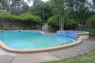 Swimming Pool Greenacres Motel