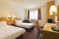 Bedroom Days Inn by Wyndham Taunton