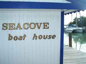 Exterior 4 Floating Sea Cove Resort & Marina