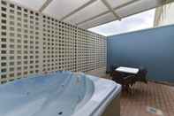 Swimming Pool Geneva Motor Lodge