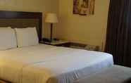 Phòng ngủ 6 Lexington Inn & Suites NW Chicago Elgin