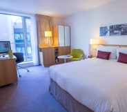 Bedroom 2 DoubleTree by Hilton Hotel London -Tower of London