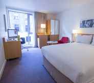 Bedroom 3 DoubleTree by Hilton Hotel London -Tower of London