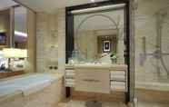 In-room Bathroom 3 Guangzhou Marriott Hotel Tianhe