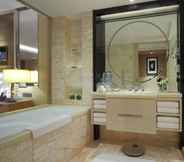 ห้องน้ำภายในห้อง 3 Guangzhou Marriott Hotel Tianhe
