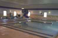 Swimming Pool La Quinta Inn & Suites by Wyndham Bismarck