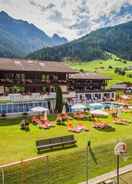 VIEW_ATTRACTIONS Happy Stubai