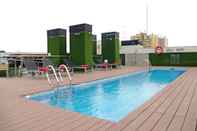 Swimming Pool DoubleTree by Hilton Hotel Girona