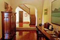 Lobi Casa Carmel Bed and Breakfast