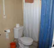 In-room Bathroom 3 Los Nogales De Roan Jose