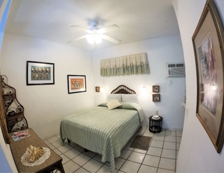 Bedroom 2 Baldwin's Guest House Cozumel