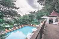 Swimming Pool Couplestar in Forest Glamping