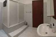 Phòng tắm bên trong Come Inn Sesimbra