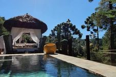 สระว่ายน้ำ Villa das Araucarias