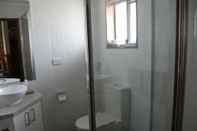 Toilet Kamar Regency Court Motel